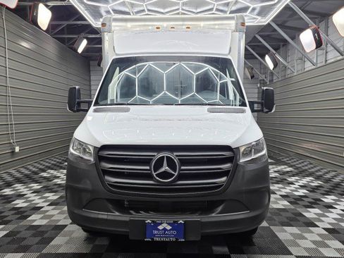 Used 2024 Mercedes-Benz Sprinter 4500 image 2