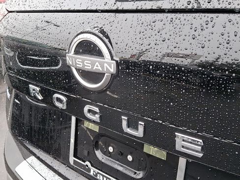 Certified 2023 Nissan Rogue SV image 29