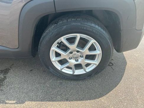 Used 2020 Jeep Renegade Latitude FWD image 43