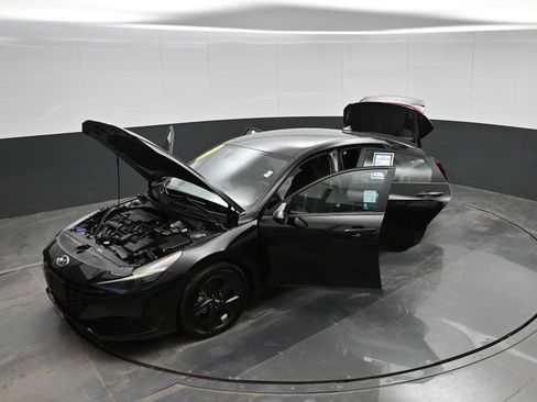 Used 2023 Hyundai Elantra SEL image 39