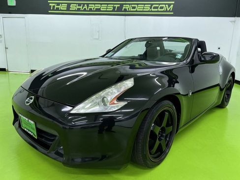 Used 2012 Nissan 370Z Touring RWD image 5