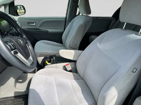 Used 2020 Toyota Sienna LE AWD/4WD image 10