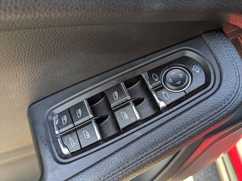 Used 2018 Porsche Macan image 24