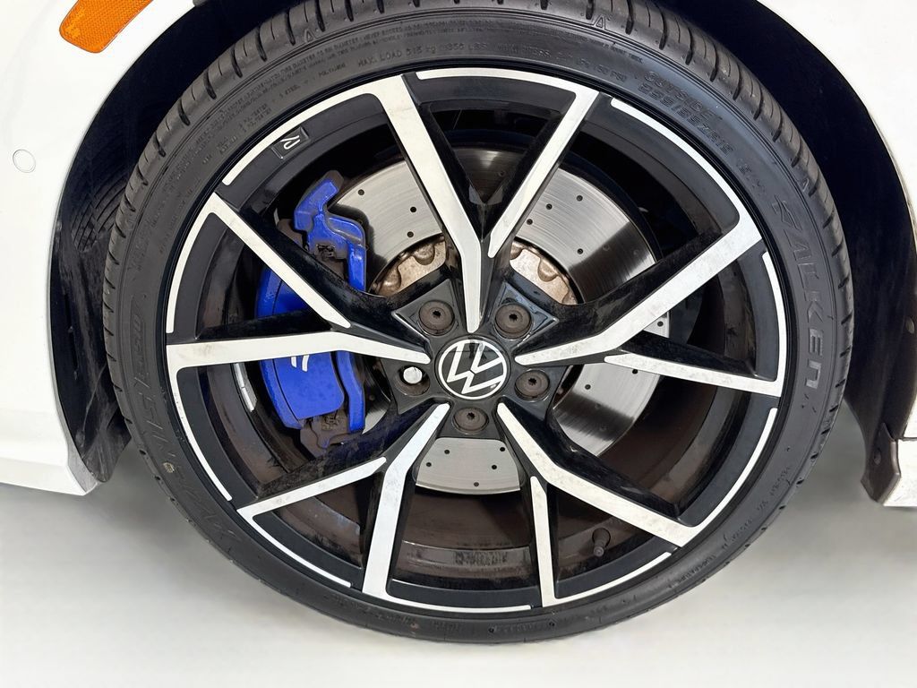 Used 2024 Volkswagen Golf R AWD/4WD image 30