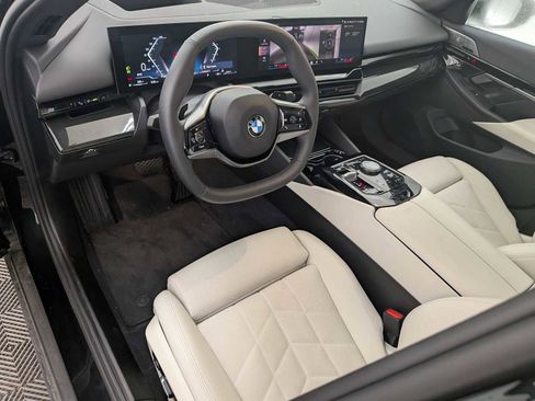 Used 2024 BMW 530i 530i w/ Premium Package image 2