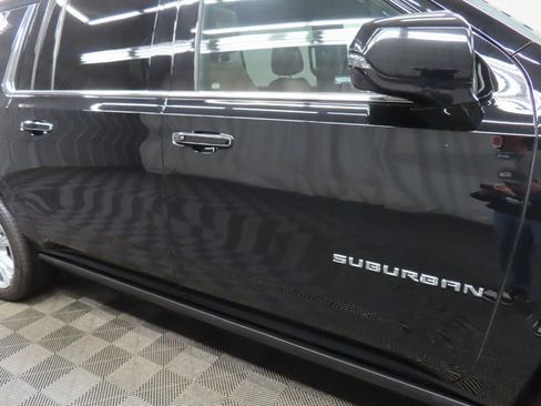 Used 2024 Chevrolet Suburban High Country image 38