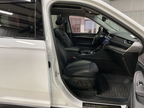 Used 2021 Jeep Grand Cherokee L Limited AWD/4WD image 31