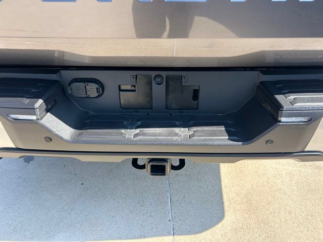 Used 2023 Toyota Tundra Limited w/ Power Package AWD/4WD image 11