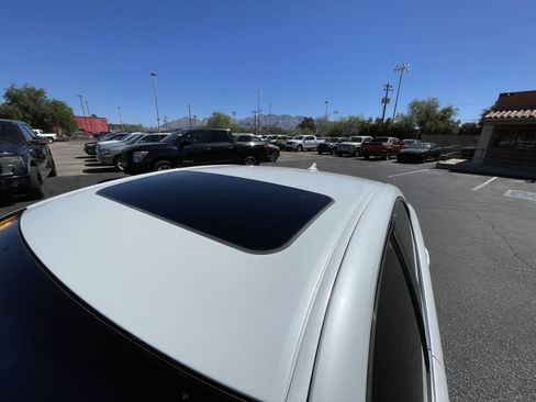 Used 2014 Lexus ES 300h FWD image 11