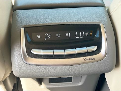 Used 2025 Cadillac XT6 Premium Luxury FWD image 27