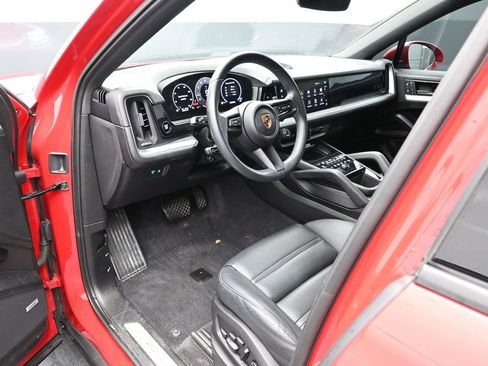 Certified 2024 Porsche Cayenne Coupe image 4