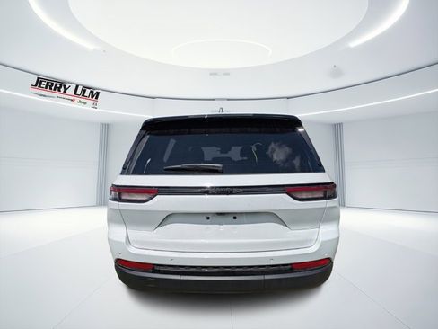New 2025 Jeep Grand Cherokee Altitude image 30