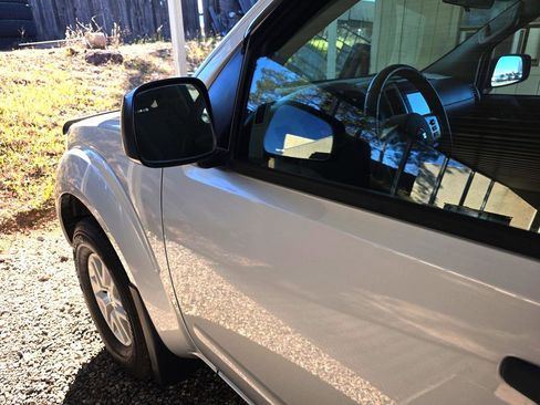 Used 2019 Nissan Frontier SV image 40