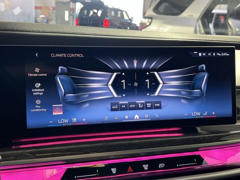 Used 2024 BMW 740i xDrive image 21