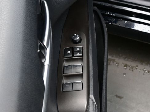 Used 2023 Toyota Camry XLE image 10