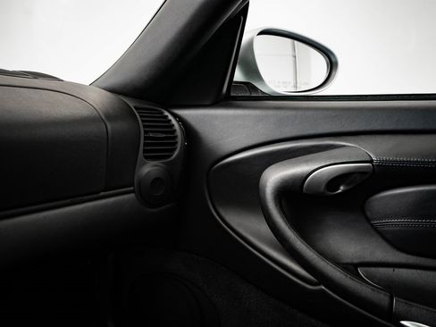 Used 2001 Porsche 911 Carrera 4 image 34