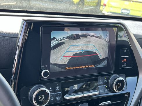 Used 2023 Toyota Highlander LE FWD image 27