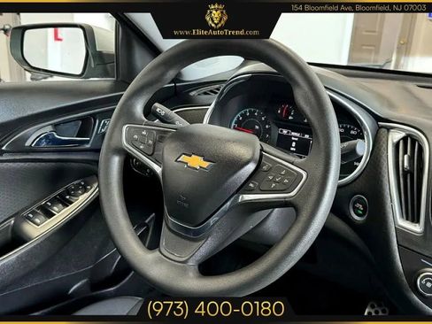Used 2017 Chevrolet Malibu LT image 12