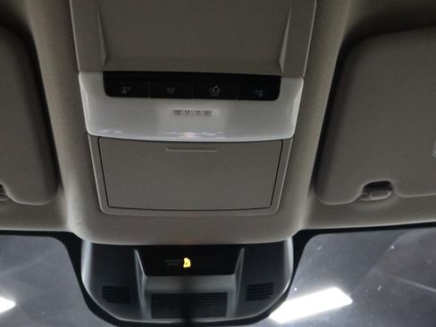 Used 2024 Nissan Rogue S AWD/4WD image 19