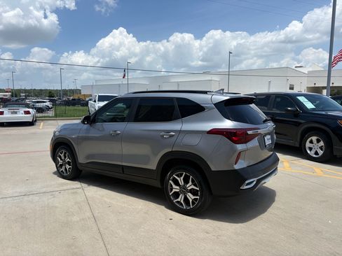 Used 2022 Kia Seltos EX AWD/4WD image 6