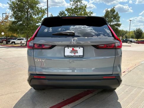 Used 2025 Honda CR-V EX image 7