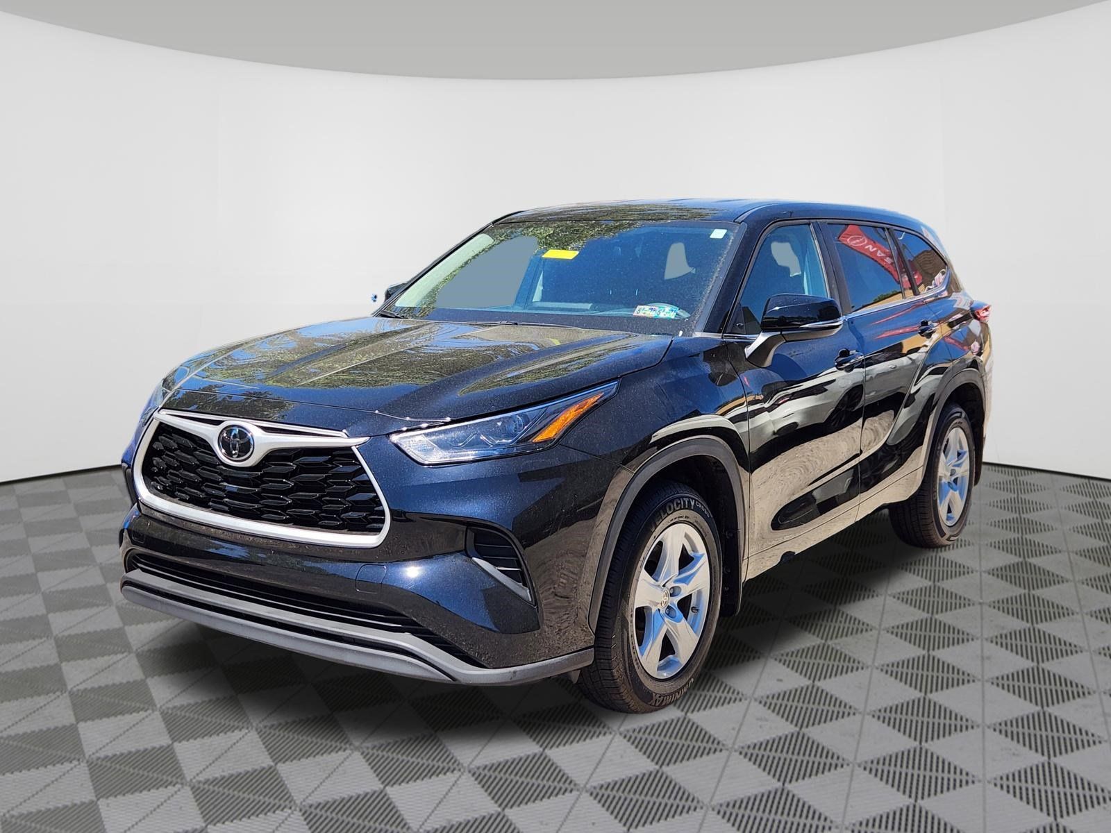 Used 2023 Toyota Highlander L AWD/4WD image 2