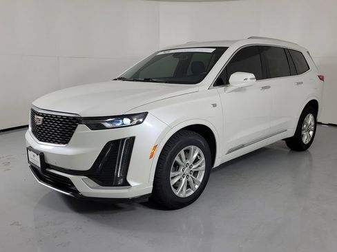 Certified 2023 Cadillac XT6 Luxury FWD image 2
