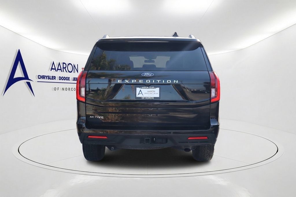 Used 2025 Ford Expedition Active AWD/4WD image 5