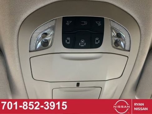 Used 2023 Chrysler Pacifica Touring-L FWD image 22