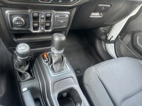 Used 2023 Jeep Wrangler Unlimited Sport AWD/4WD image 19