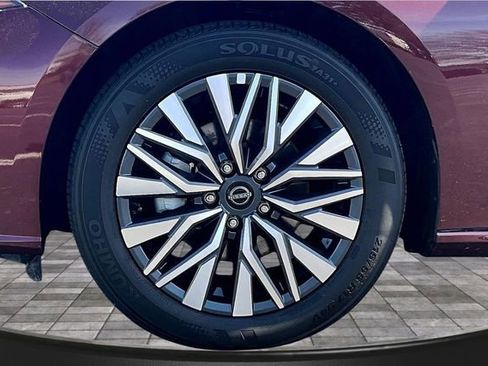 Used 2025 Nissan Altima 2.5 SV FWD image 28
