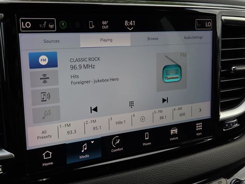 Used 2023 Chrysler Pacifica Touring-L image 20