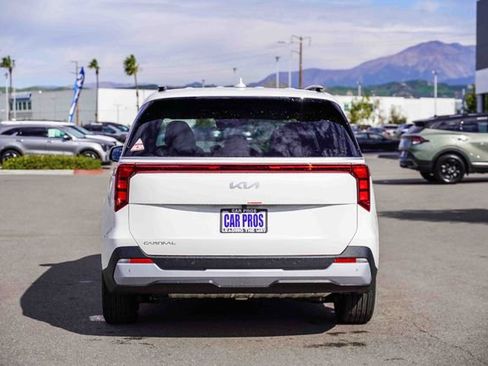 New 2026 Kia Carnival EX FWD image 6