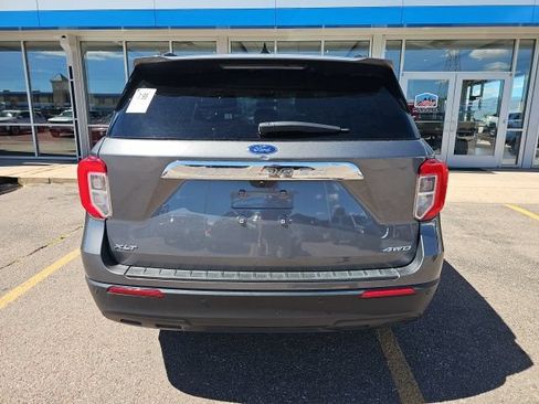 Used 2022 Ford Explorer XLT AWD/4WD image 4