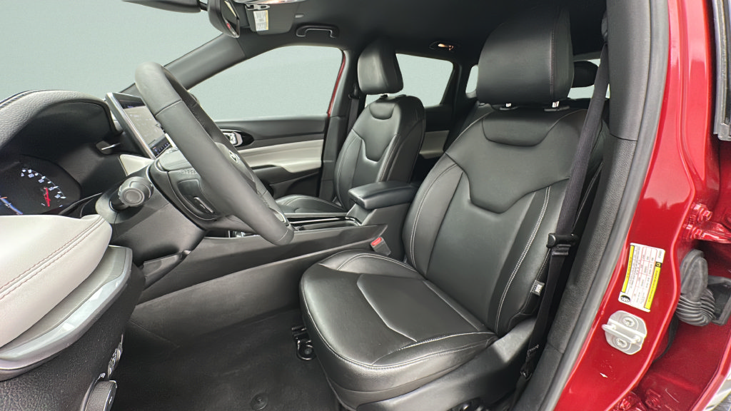 Used 2025 Jeep Compass Limited AWD/4WD image 13