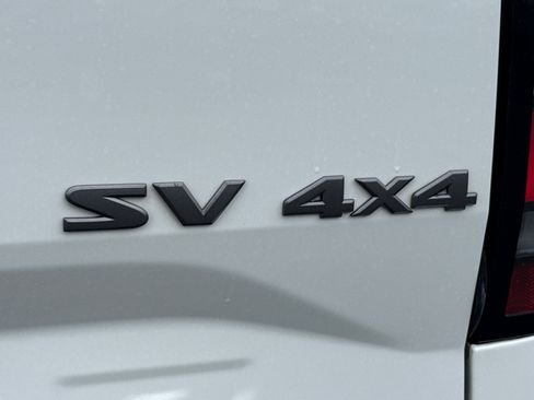 Used 2023 Nissan Frontier SV AWD/4WD image 9