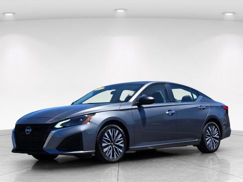 Used 2024 Nissan Altima 2.5 SV FWD image 8