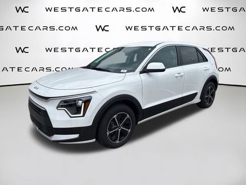 Used 2025 Kia Niro LX image 1