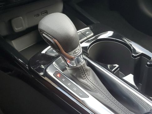 Used 2024 Chevrolet Trax LT w/ LT Convenience Package image 25