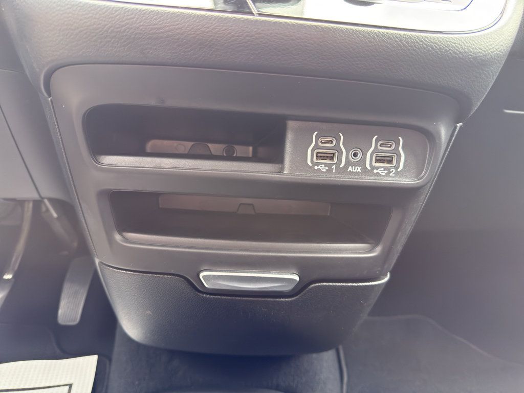 Used 2025 Chrysler Pacifica Select FWD image 21