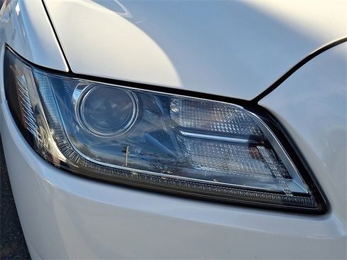 Used 2017 Lincoln Continental Select w/ Climate Package image 10