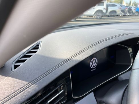 Used 2025 Volkswagen Jetta SE image 34