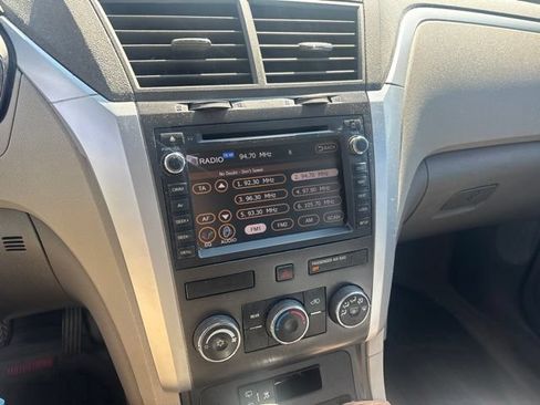 Used 2011 Chevrolet Traverse LS FWD image 3