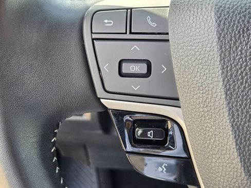 Used 2025 Toyota Camry SE FWD image 24