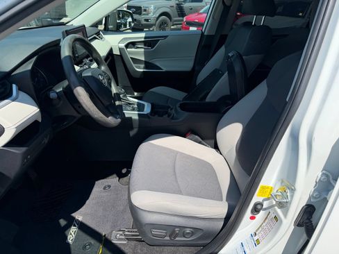 Used 2020 Toyota RAV4 XLE w/ Convenience Package AWD/4WD image 10