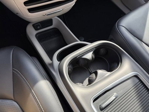 Used 2024 Chrysler Pacifica Touring-L image 20