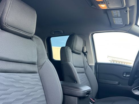 Used 2024 Nissan Frontier SV w/ SV Convenience Package image 16