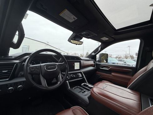 Used 2025 GMC Sierra 2500 Denali Ultimate image 17