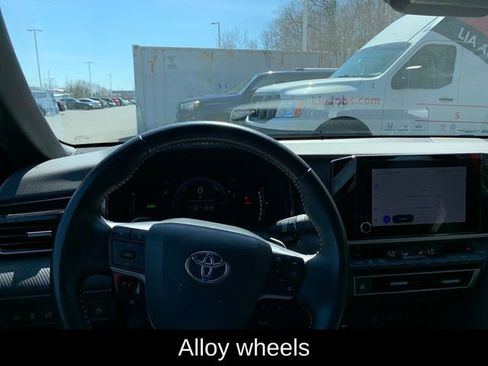 Used 2025 Toyota Camry SE FWD image 16