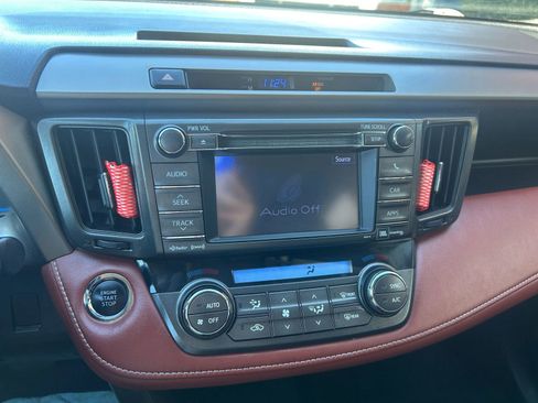 Used 2013 Toyota RAV4 Limited image 22